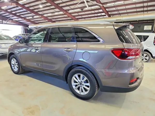 5XYPGDA32KG538416 2019 KIA SORENTO - Image 2
