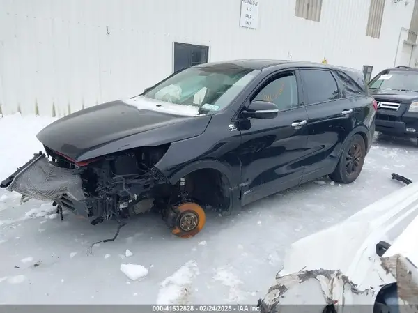 5XYPGDA32KG543132 2019 KIA SORENTO - Image 2