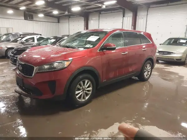 5XYPGDA32KG552722 2019 KIA SORENTO - Image 2