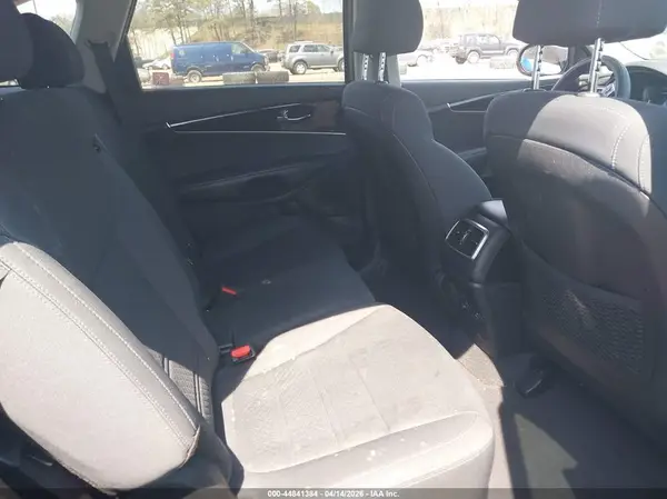 5XYPGDA32KG557550 2019 KIA SORENTO - Image 8