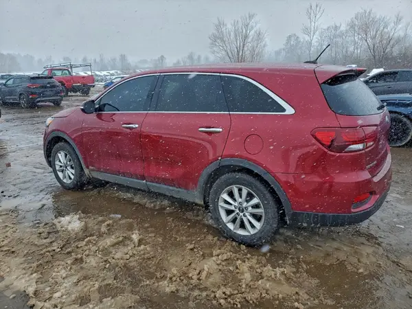 5XYPGDA32KG560688 2019 KIA SORENTO - Image 2