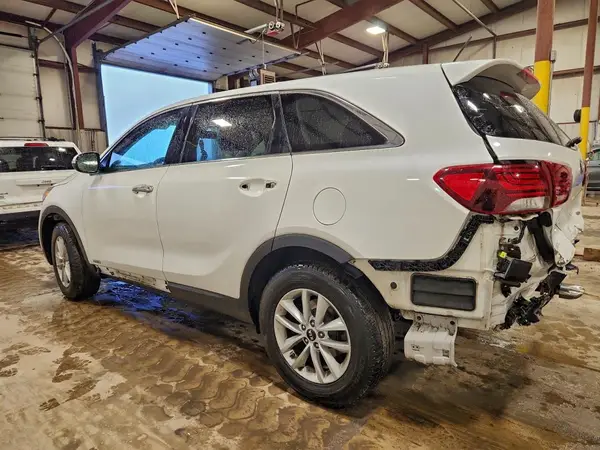 5XYPGDA32KG562599 2019 KIA SORENTO - Image 2