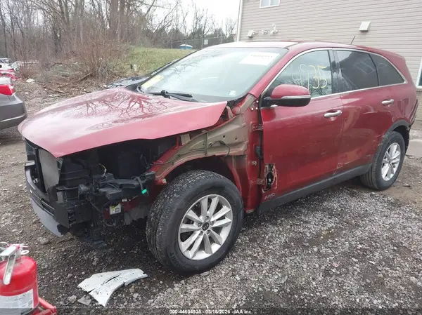 5XYPGDA32KG570217 2019 KIA SORENTO - Image 2