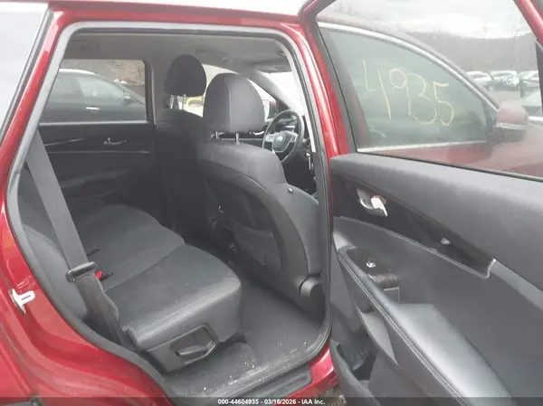 5XYPGDA32KG570217 2019 KIA SORENTO - Image 8