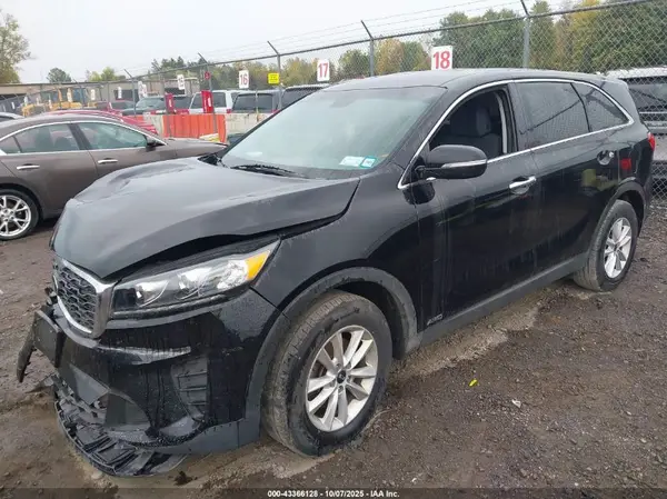 5XYPGDA32KG570489 2019 KIA SORENTO - Image 2