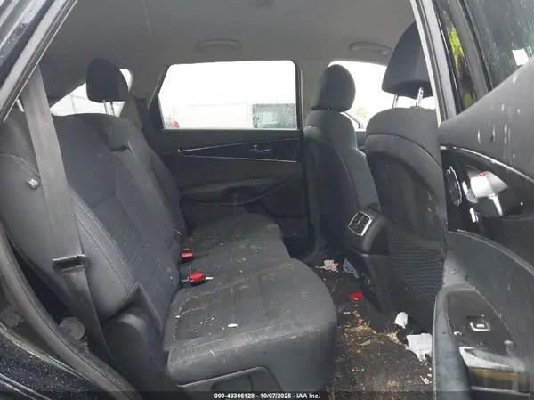 5XYPGDA32KG570489 2019 KIA SORENTO - Image 8