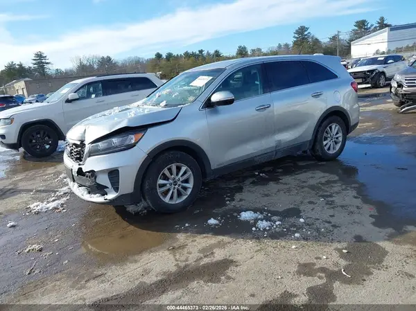 5XYPGDA32KG573974 2019 KIA SORENTO - Image 2