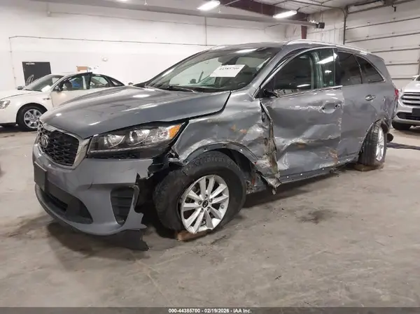 5XYPGDA32KG604110 2019 KIA SORENTO - Image 2