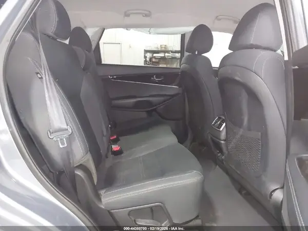 5XYPGDA32KG604110 2019 KIA SORENTO - Image 8