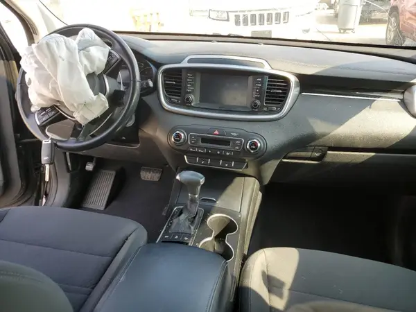 5XYPGDA32LG655818 2020 KIA SORENTO - Image 8