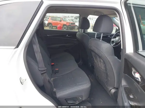 5XYPGDA32LG664762 2020 KIA SORENTO - Image 8