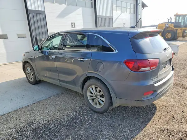 5XYPGDA32LG677723 2020 KIA SORENTO - Image 2