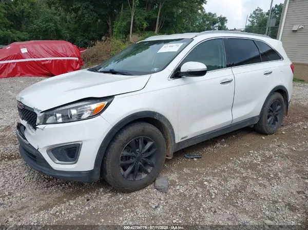 5XYPGDA33GG020631 2016 KIA SORENTO - Image 2