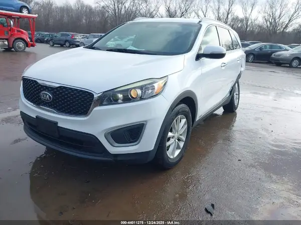 5XYPGDA33GG044055 2016 KIA SORENTO - Image 2