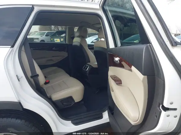 5XYPGDA33GG044055 2016 KIA SORENTO - Image 8