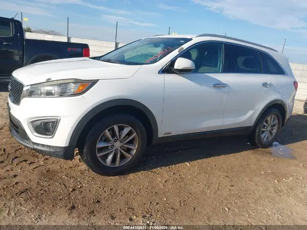 5XYPGDA33GG061132 2016 KIA SORENTO - Image 2