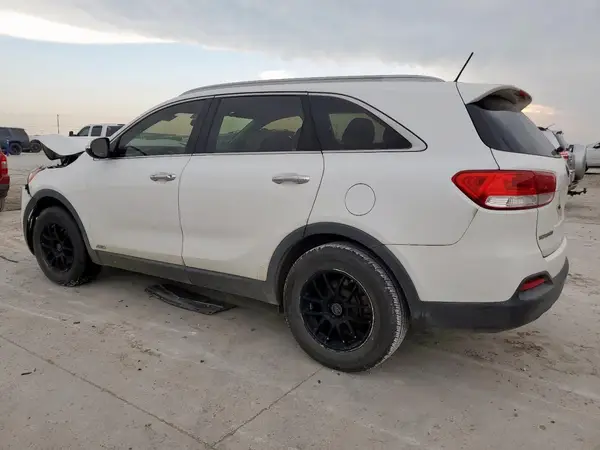 5XYPGDA33GG081557 2016 KIA SORENTO - Image 2