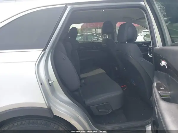 5XYPGDA33GG112712 2016 KIA SORENTO - Image 8