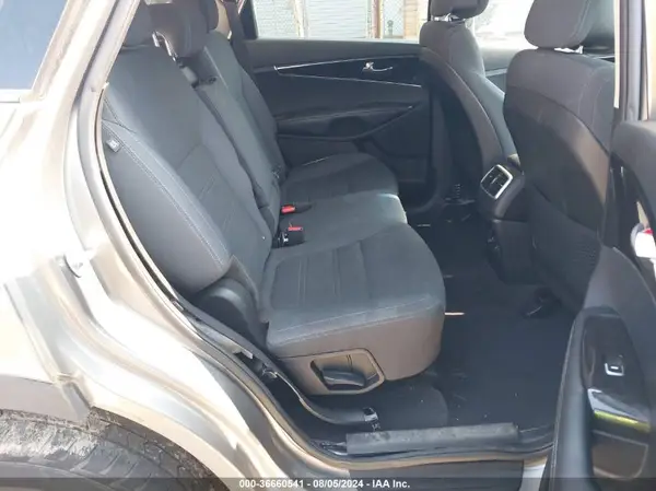 5XYPGDA33GG140655 2016 KIA SORENTO - Image 8