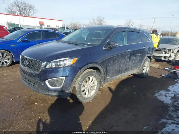 5XYPGDA33GG145709 2016 KIA SORENTO - Image 2