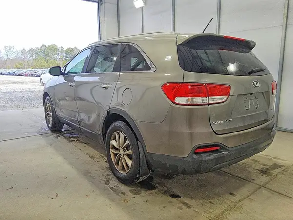 5XYPGDA33GG151574 2016 KIA SORENTO - Image 2