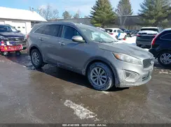 5XYPGDA33GG152045 2016 KIA SORENTO