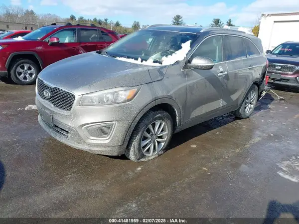 5XYPGDA33GG152045 2016 KIA SORENTO - Image 2