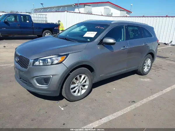 5XYPGDA33GG170027 2016 KIA SORENTO - Image 2