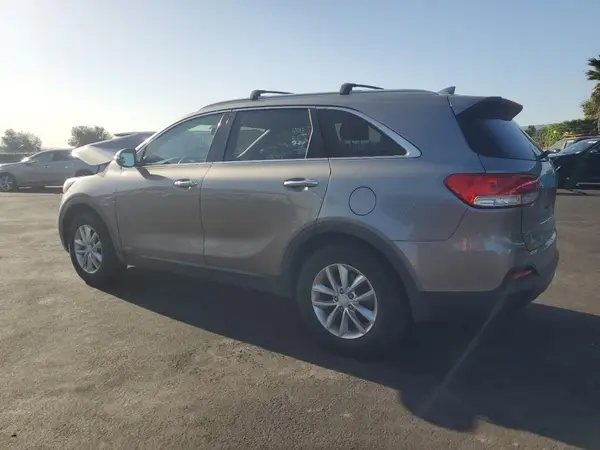 5XYPGDA33HG191770 2017 KIA SORENTO - Image 2