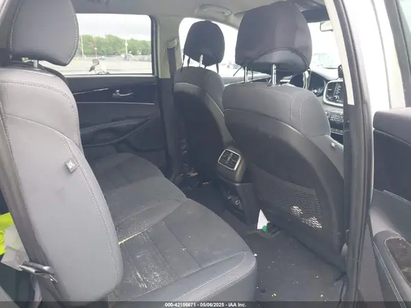 5XYPGDA33HG193292 2017 KIA SORENTO - Image 8