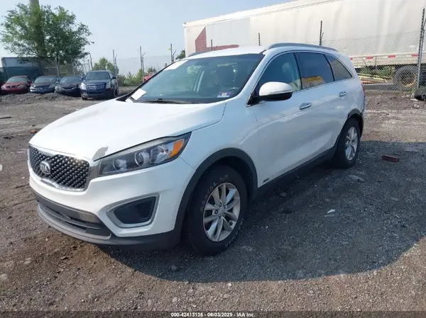 5XYPGDA33HG219471 2017 KIA SORENTO - Image 2