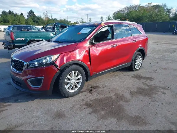 5XYPGDA33HG231801 2017 KIA SORENTO - Image 2