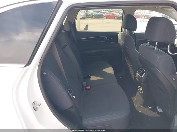 5XYPGDA33HG244614 2017 KIA SORENTO - Image 8