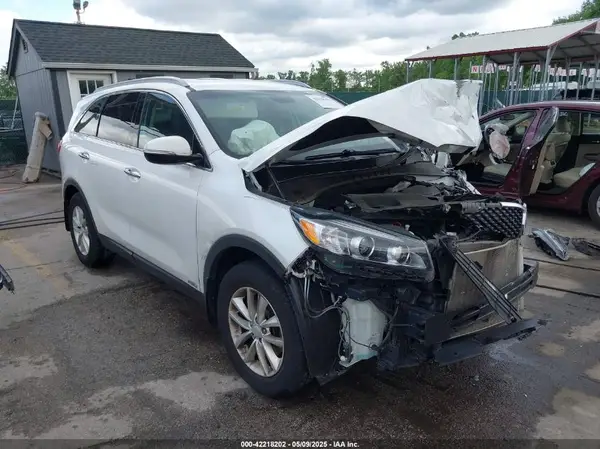 5XYPGDA33HG258500 2017 KIA SORENTO - Image 1