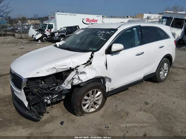 5XYPGDA33HG258514 2017 KIA SORENTO - Image 2