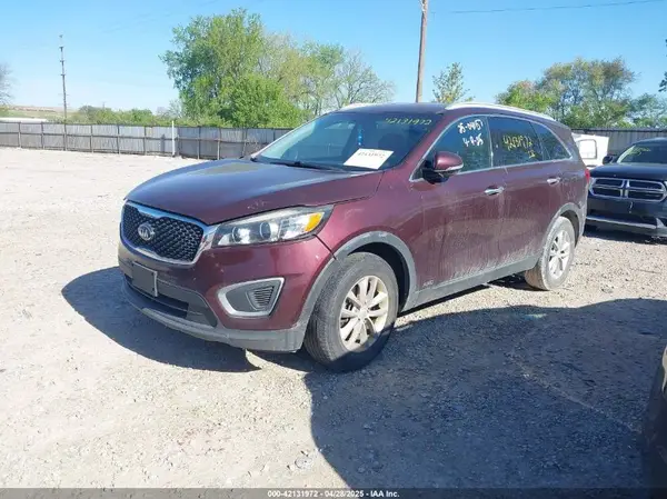 5XYPGDA33HG267794 2017 KIA SORENTO - Image 2
