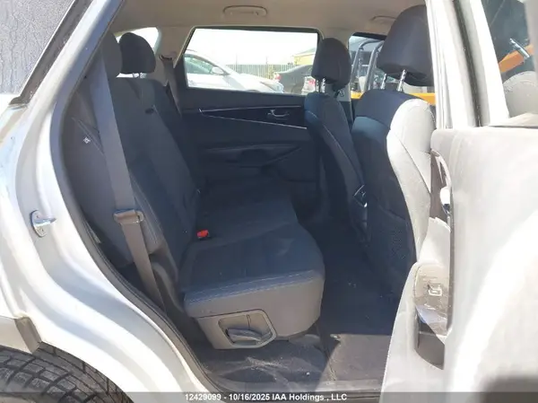 5XYPGDA33HG270663 2017 KIA SORENTO - Image 8
