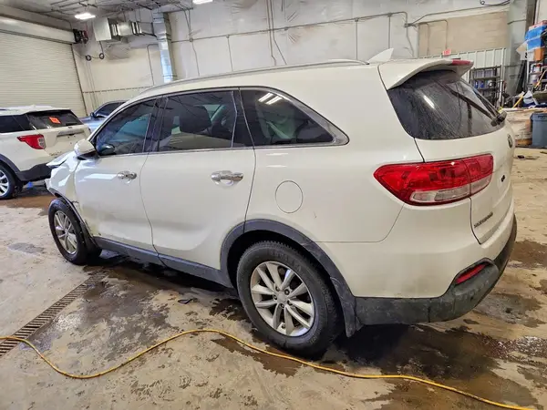 5XYPGDA33HG275071 2017 KIA SORENTO - Image 2