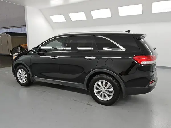5XYPGDA33HG277208 2017 KIA SORENTO - Image 2