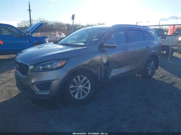 5XYPGDA33HG278519 2017 KIA SORENTO - Image 2