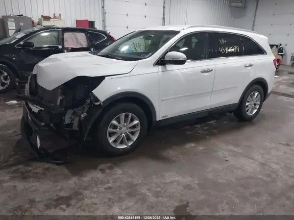 5XYPGDA33HG278567 2017 KIA SORENTO - Image 2