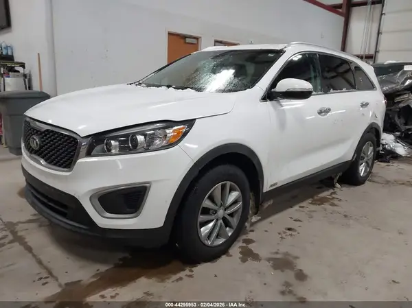 5XYPGDA33HG296177 2017 KIA SORENTO - Image 2