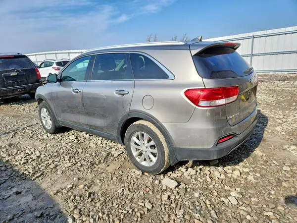 5XYPGDA33HG296258 2017 KIA SORENTO - Image 2