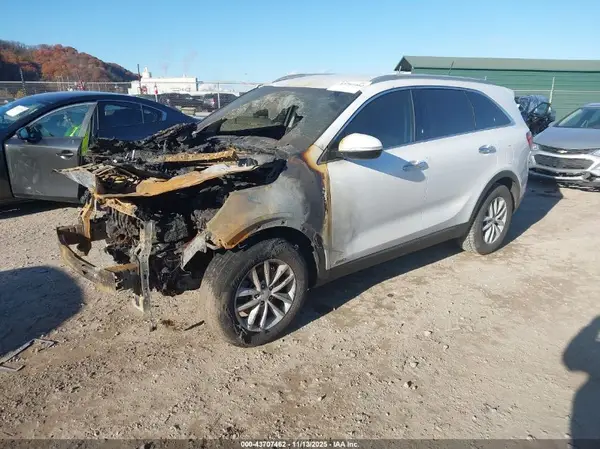 5XYPGDA33HG315875 2017 KIA SORENTO - Image 2