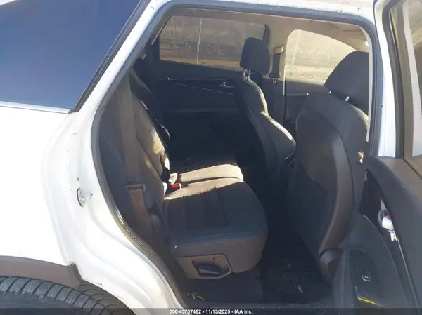 5XYPGDA33HG315875 2017 KIA SORENTO - Image 8