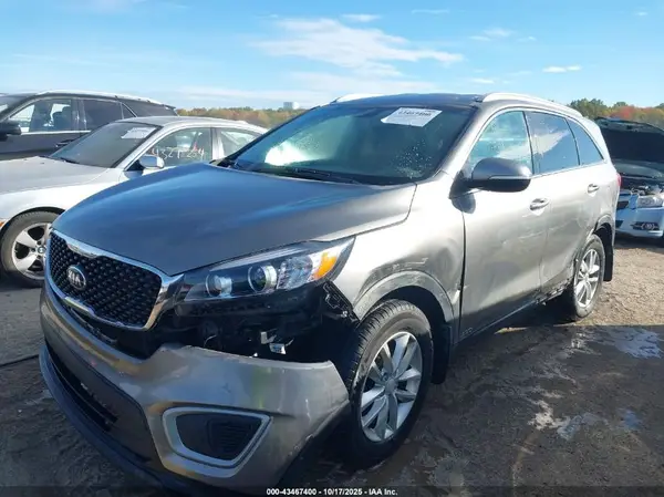 5XYPGDA33HG323880 2017 KIA SORENTO - Image 2