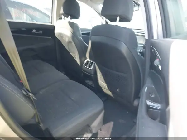 5XYPGDA33HG323880 2017 KIA SORENTO - Image 8