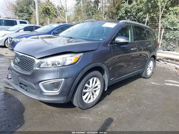 5XYPGDA33HG329274 2017 KIA SORENTO - Image 2