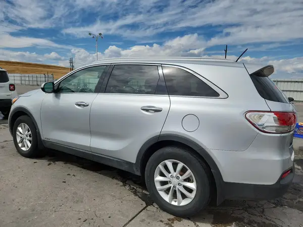 5XYPGDA33HG331137 2017 KIA SORENTO - Image 2