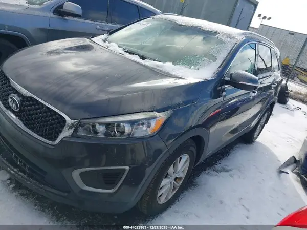 5XYPGDA33JG347926 2018 KIA SORENTO - Image 2